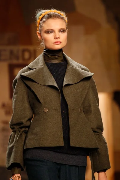 Look 11